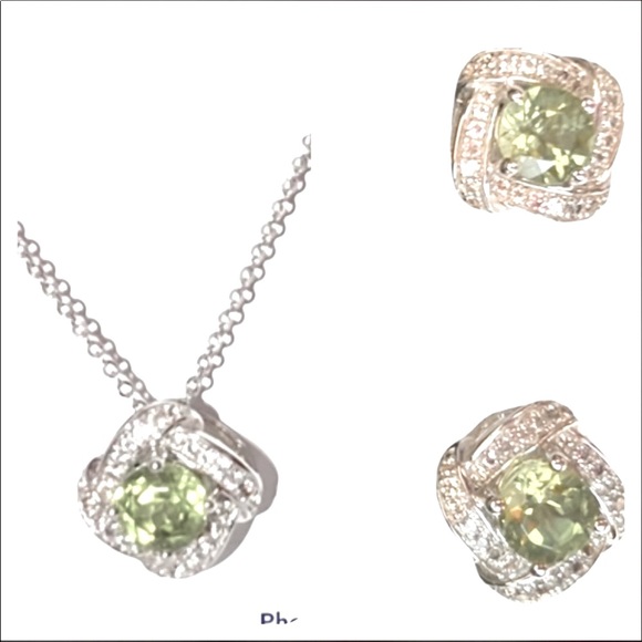 Jewelry - HP💘Peridot 925 Sterling Silver Necklace and Earring Set